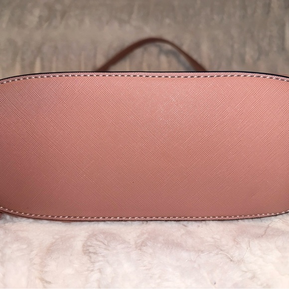 đ 2 Pink Bow Crossbody Handbags | Minimalist | Everyday Purses Great Condition! - Picture 9 of 9